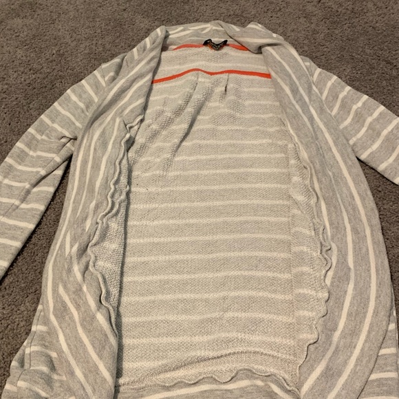 Striped Cover - Picture 3 of 3